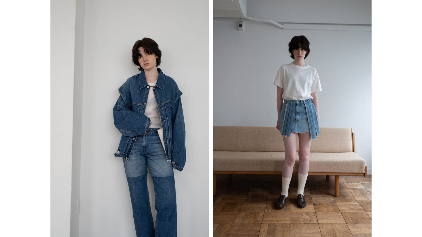 オーバーサイズのデニムジャケットに濃淡を切り替えたデニム、白Tシャツにプリーツのデニムミニスカートを合わせた室内での全身。