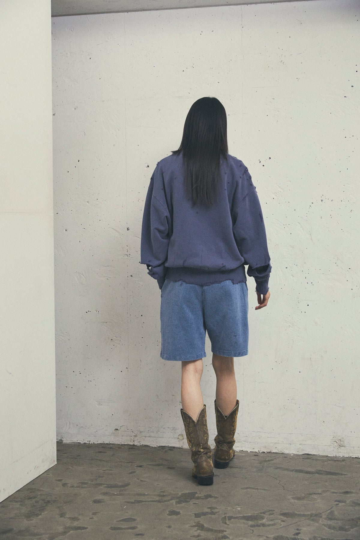 MORE DAMAGE WASHED CREW NECK SWEAT