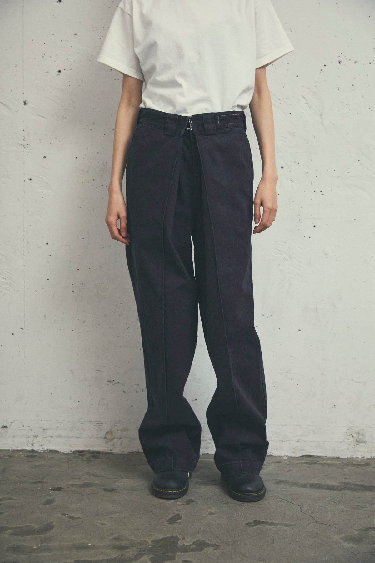 BIG TUCK DENIM TROUSER BLACK