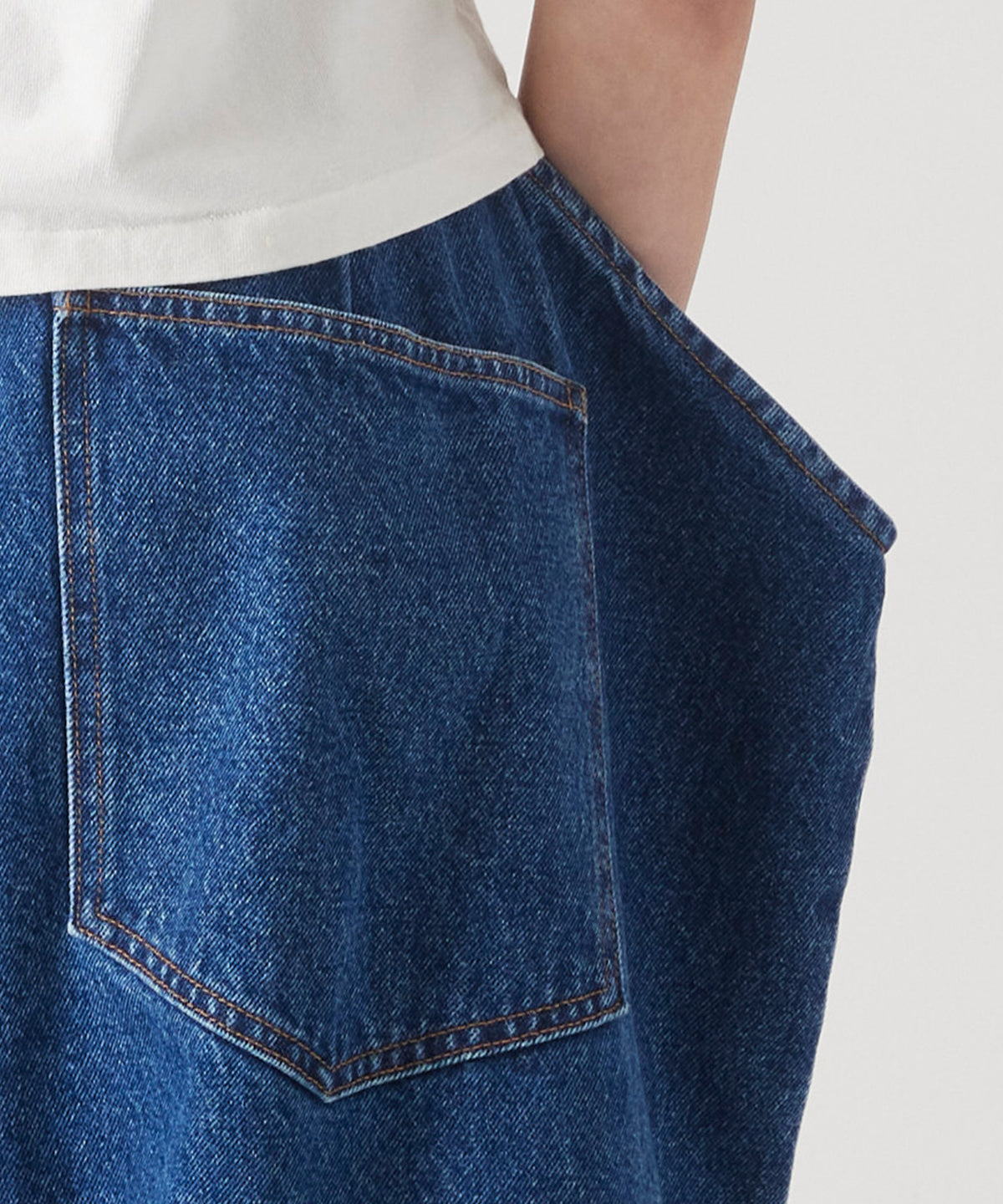 PAPER FOLDING TAPERED DENIM PANTS FADED INDIGO